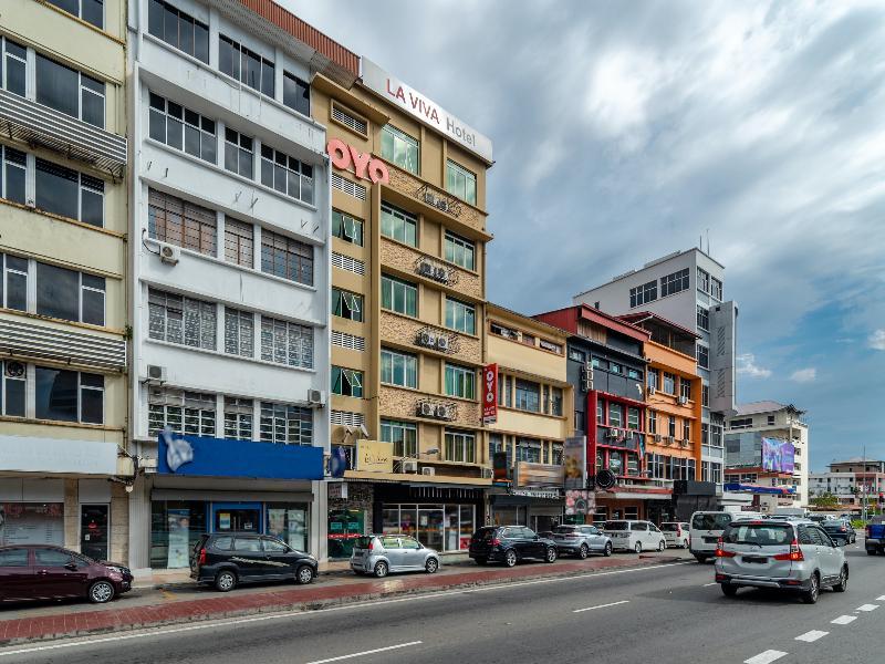 Oyo 216 La Viva Hotel Kota Kinabalu Exterior photo