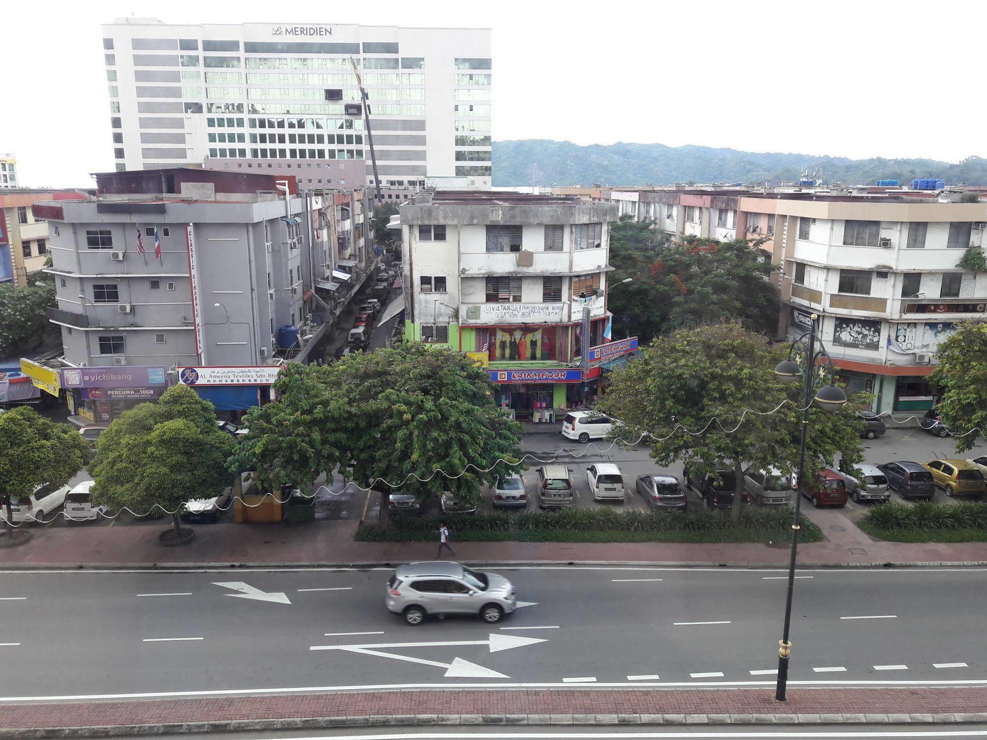 Oyo 216 La Viva Hotel Kota Kinabalu Exterior photo